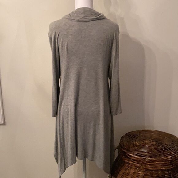 Cha Cha Vente size M long sleeve grey shark bite hem tunic with pockets EUC - Picture 6 of 11